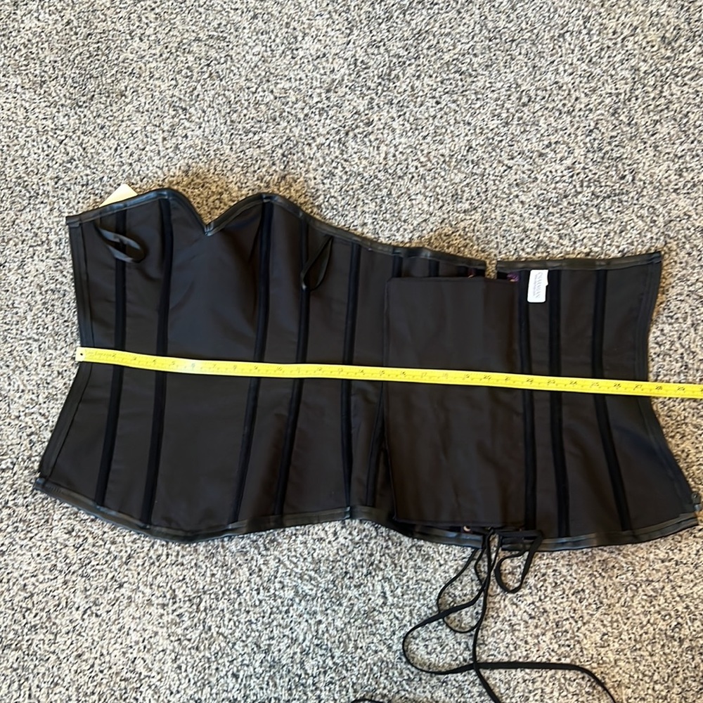 NWT Charmian corset. Size Medium. Adjustable - Picture 6 of 9